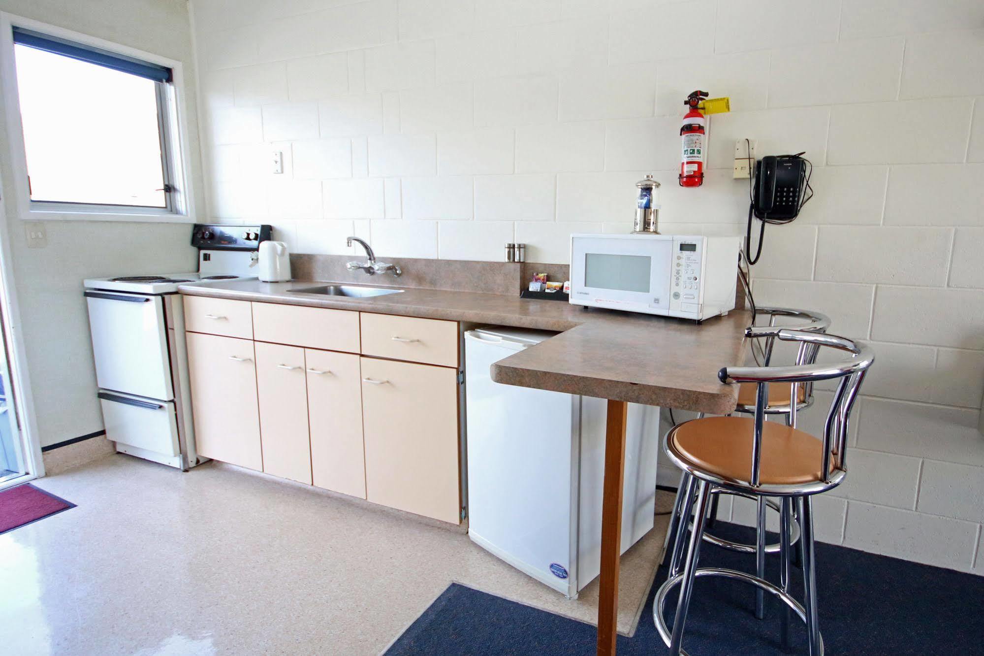 Midway Pacifica Lodge Lower Hutt Extérieur photo