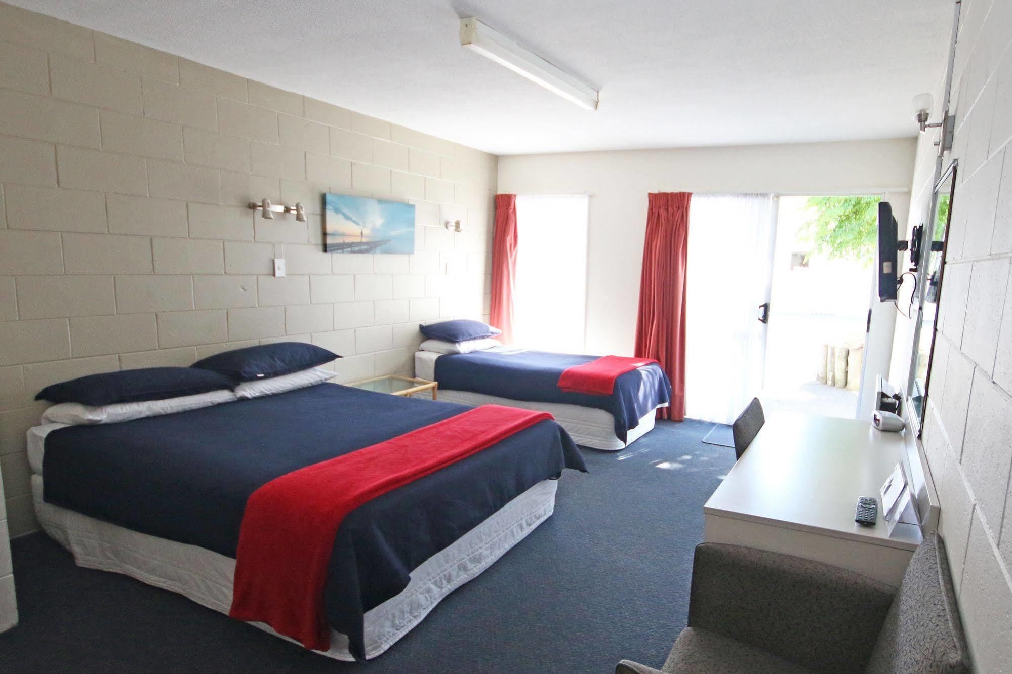 Midway Pacifica Lodge Lower Hutt Extérieur photo