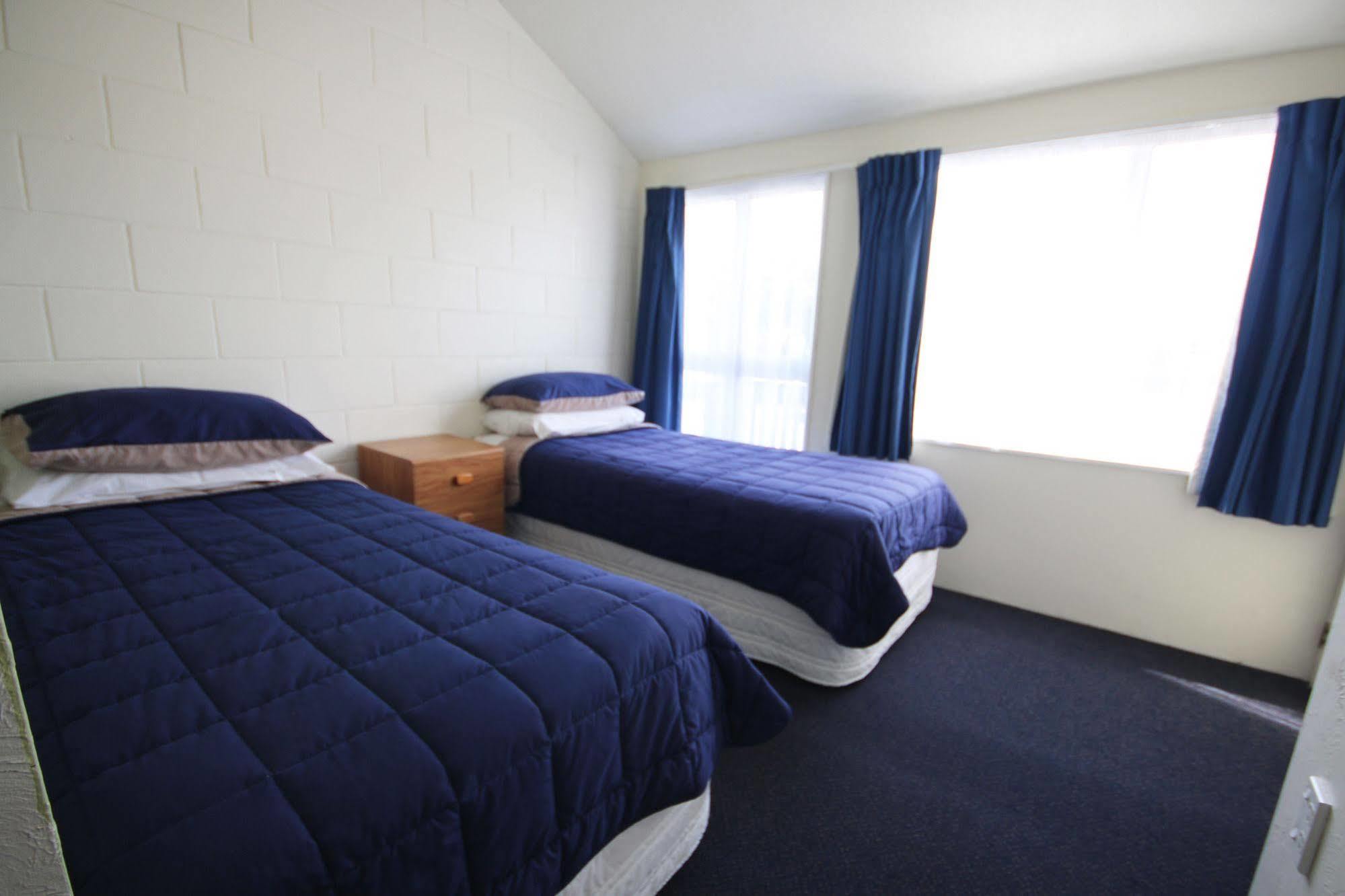 Midway Pacifica Lodge Lower Hutt Extérieur photo